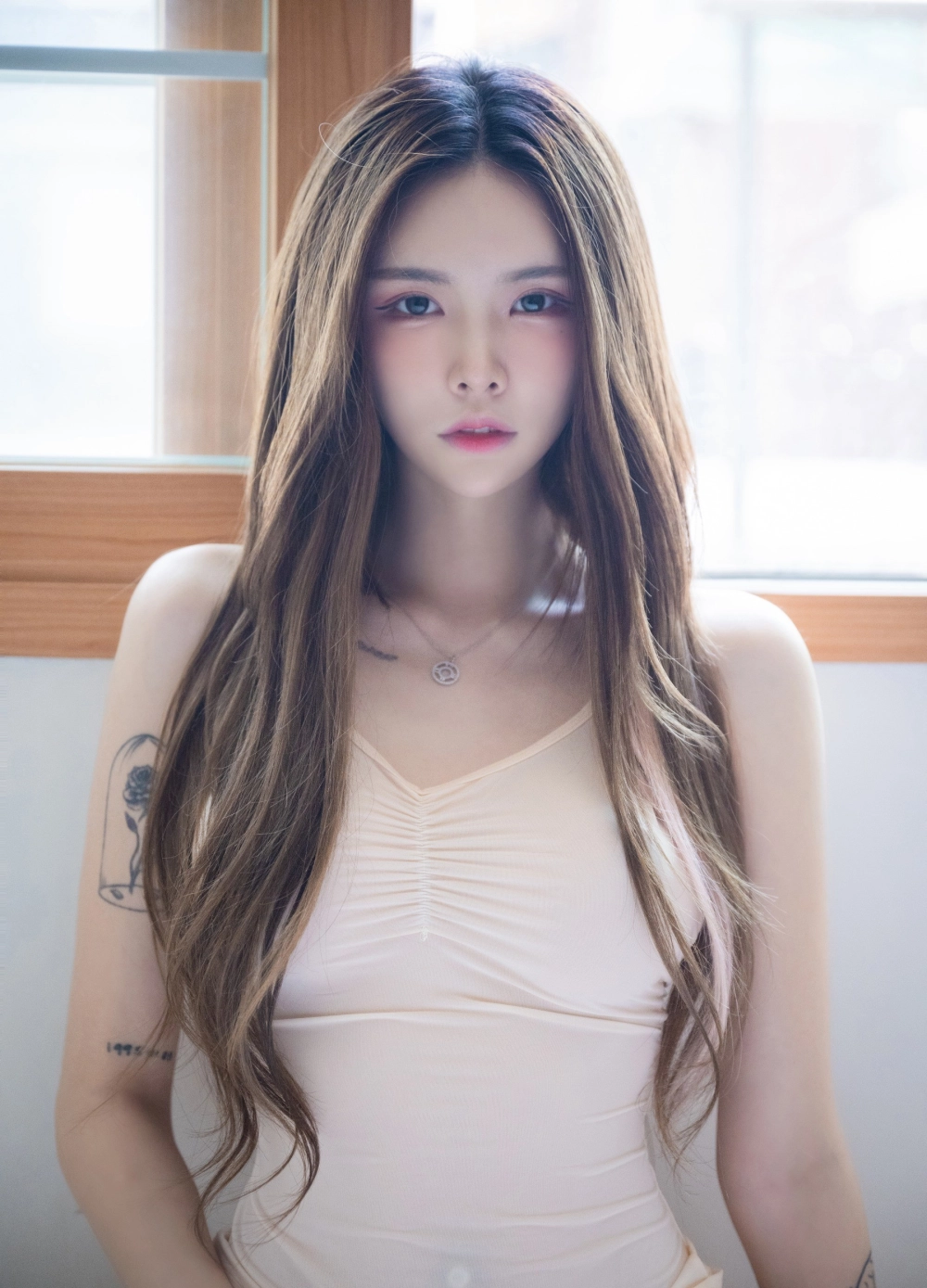 Sex gái xinh show vú toát lên vẻ đẹp gợi cảm bốc lửa đầy thu hút.