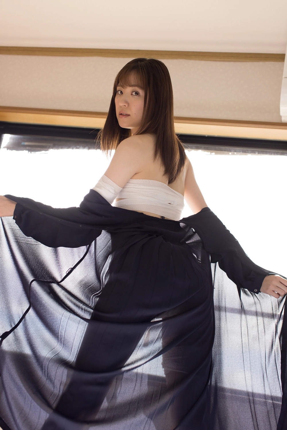 Gái xinh mặc áo hở vú thể hiện nét đẹp sexy quyến rũ đầy sức hút.