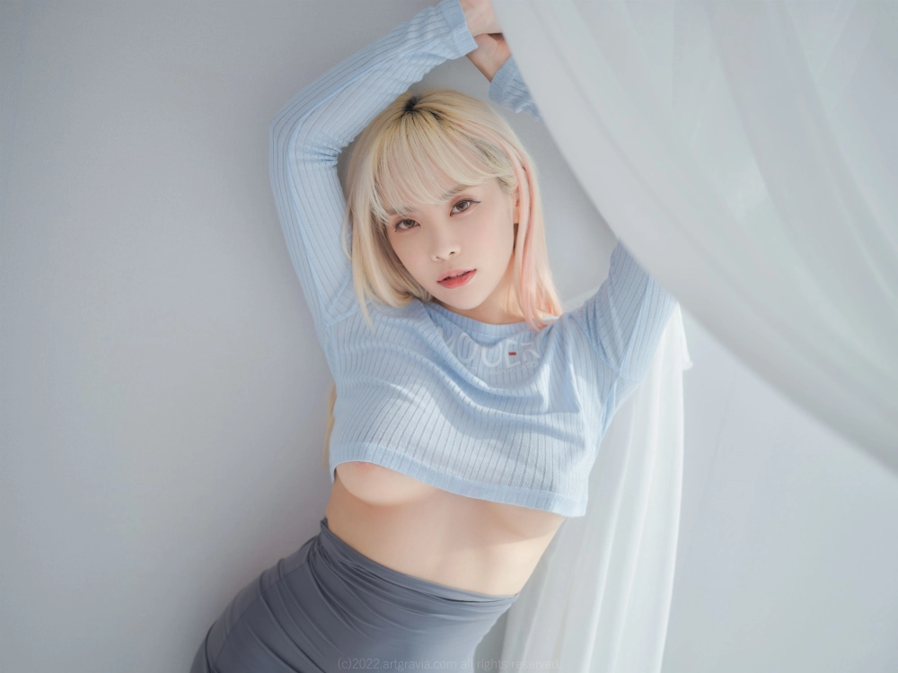 Nude gái xinh vú to mang nét đẹp sexy táo bạo đầy cuốn hút.