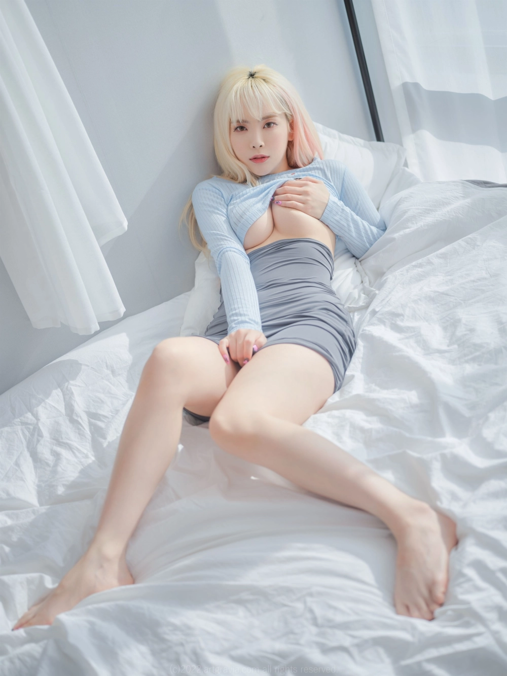 Gái xinh vú to tròn trắng toát lên vẻ đẹp sexy bốc lửa mê hoặc.