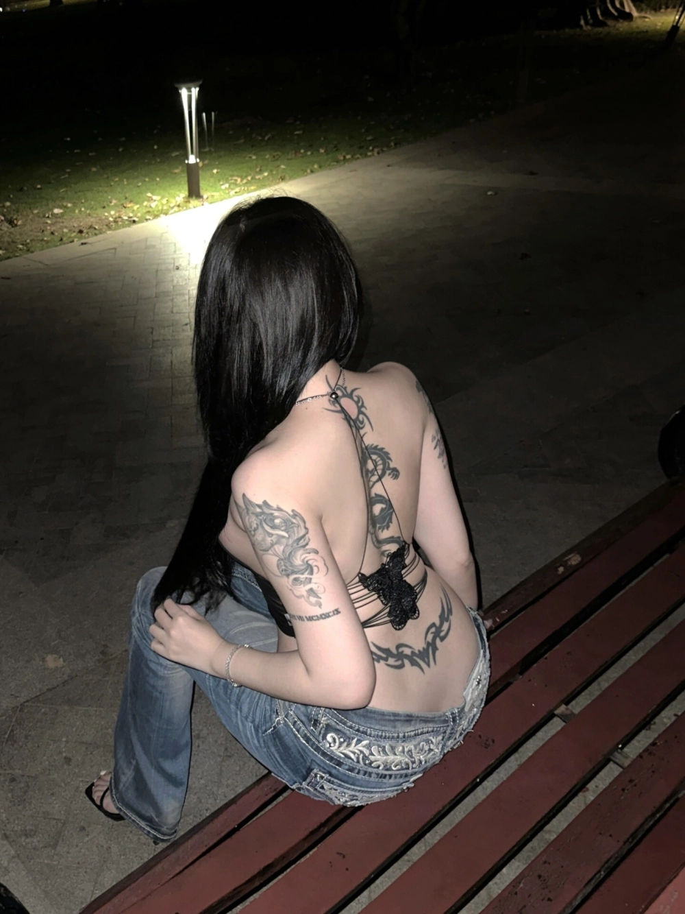 Gái cute che mặt bí ẩn nóng bỏng cuốn hút