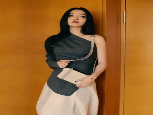 Visual hoàn hảo giúp Bích Phương ghi dấu ấn mạnh mẽ