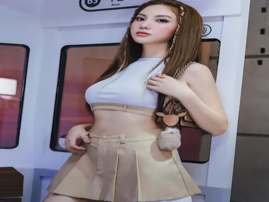 Từng khung hình của Hạnh Sino đều đầy cuốn hút khó rời