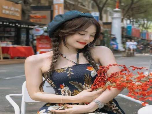 Ngân Hà TikTok khiến bao người mê đắm với vẻ đẹp cuốn hút