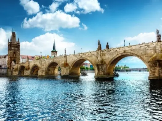 Du lịch Praha trải nghiệm không khí cổ kính Charles Bridge