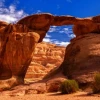 Khám phá Wadi Rum với cảnh quan sa mạc và núi đá hùng vĩ