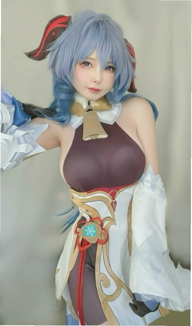 Ảnh cosplay thể hiện sự quyến rũ và thần thái tự tin