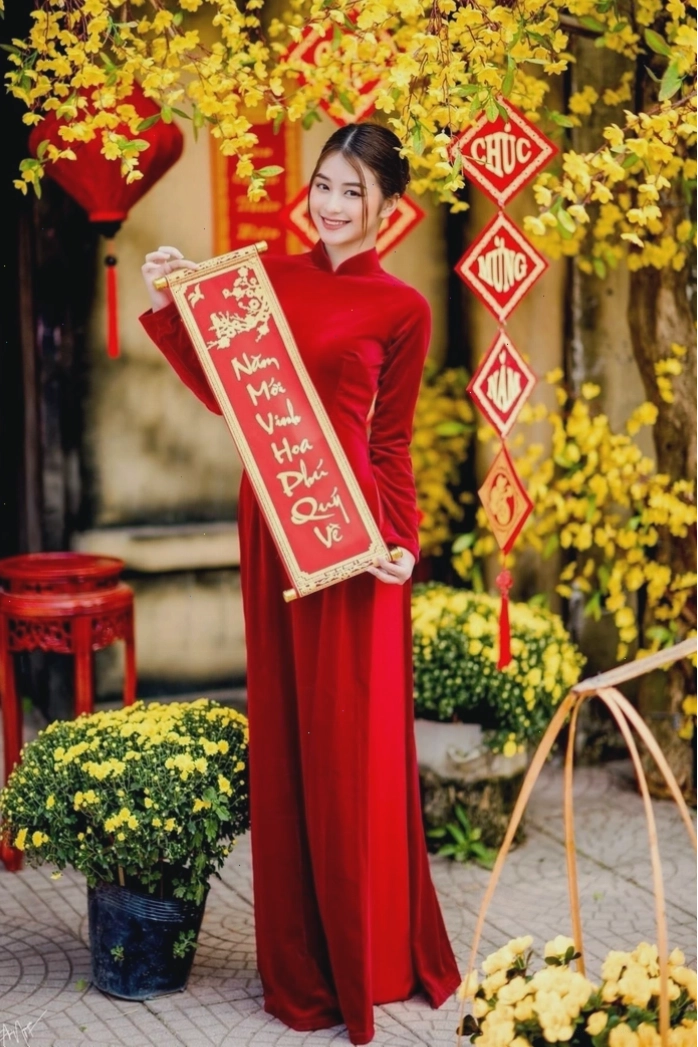 Ảnh gái xinh mặc áo dài Tết truyền thống