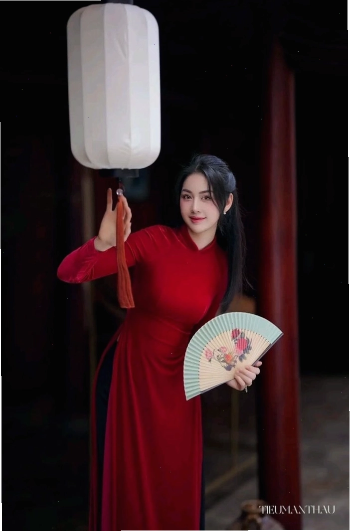 Ảnh gái xinh mặc áo dài thanh thoát