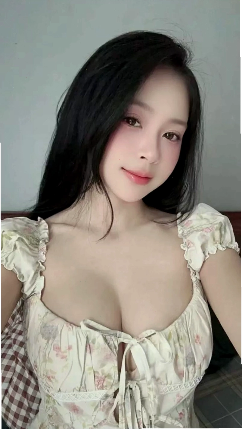 Ảnh gái xinh ngực to 37 khoe đường cong cơ thể