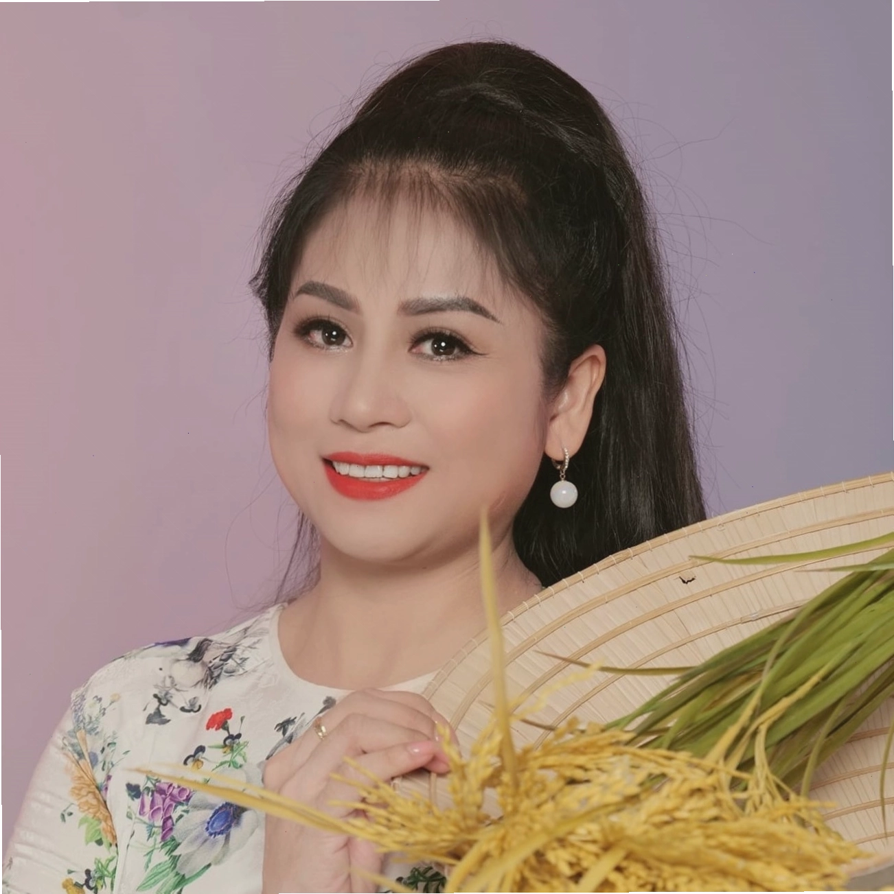 Ca sĩ Khánh My và Thanh Hoàng trình bày Phận gái thuyền quyên