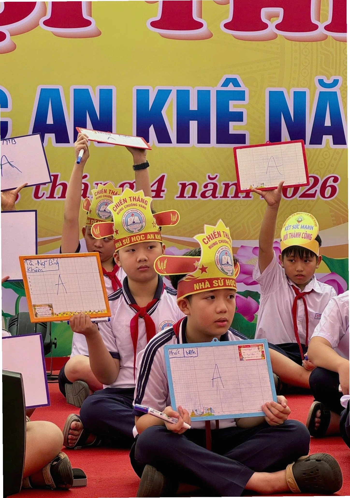 Cánh đồng lúa mì chín vàng dưới ánh nắng mặt trời, minh họa cho nông nghiệp ở đới ôn hòa