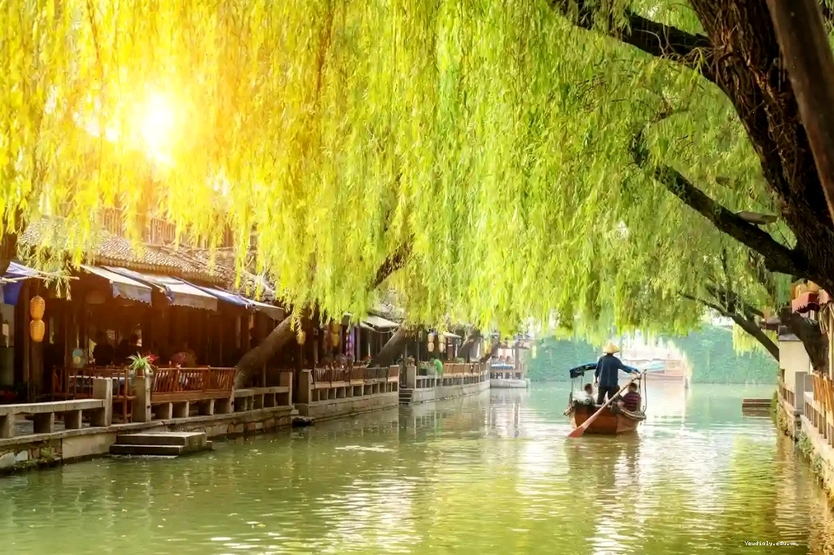 Con đường dẫn vào Vườn Châu Âu Đà Lạt