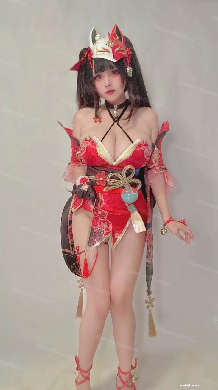 Gái cosplay anime xinh đẹp với phong cách gợi cảm