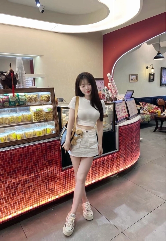 Gái xinh Việt Nam thể hiện phong cách hiện đại và sành điệu