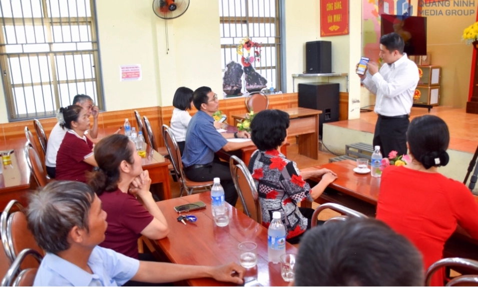 Hoạt động bảo tồn rạn san hô dưới đáy biển