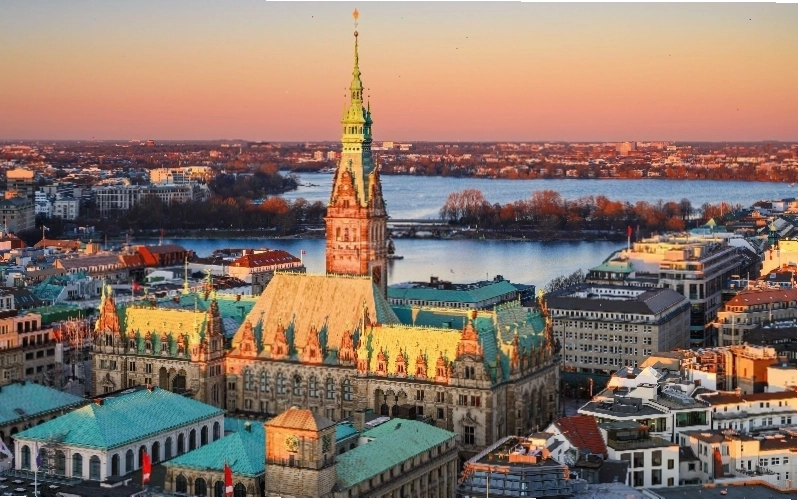 Khu phố cổ Gamla Stan ở Stockholm với những tòa nhà màu sắc