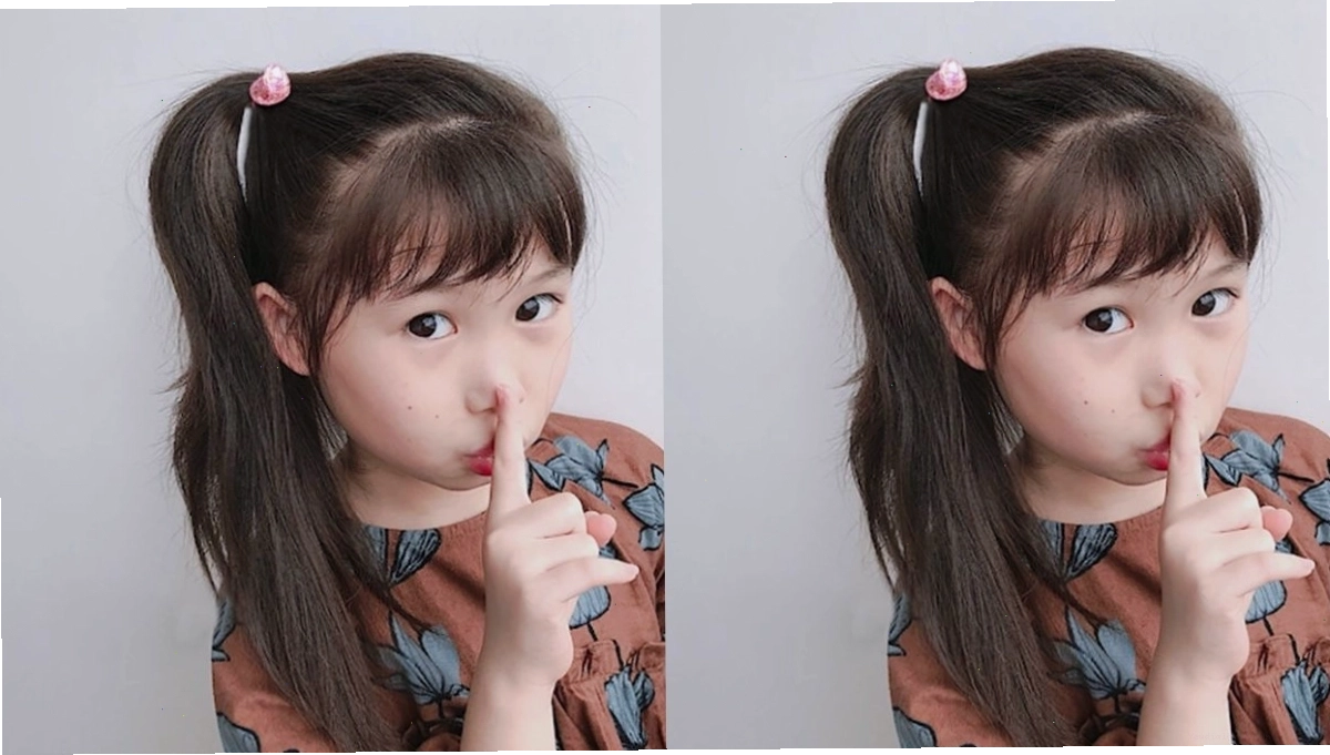 Kiểu tóc đuôi ngựa cột lệch sang một bên cho bé gái