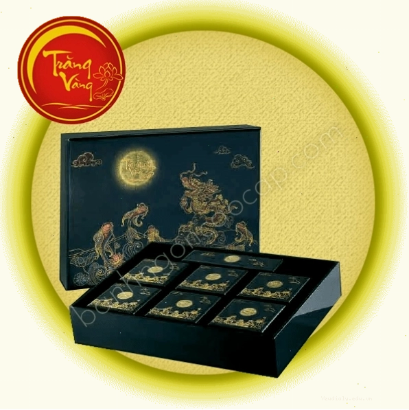 Mâm cỗ Trung Thu với bánh và đèn lồng