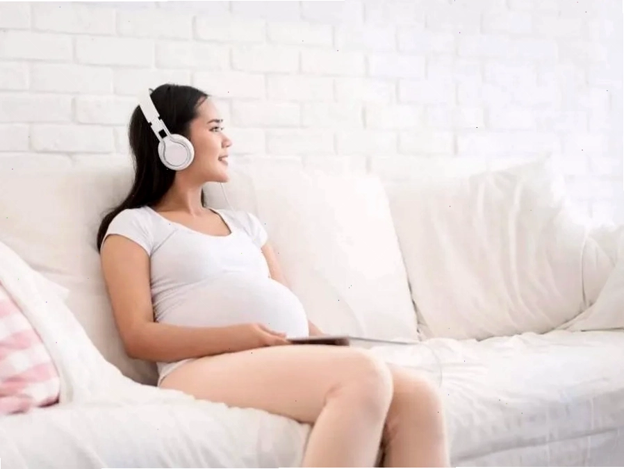 Mẹ bầu cần chú ý nghỉ ngơi hợp lý để đảm bảo sức khỏe cho mẹ và hai bé