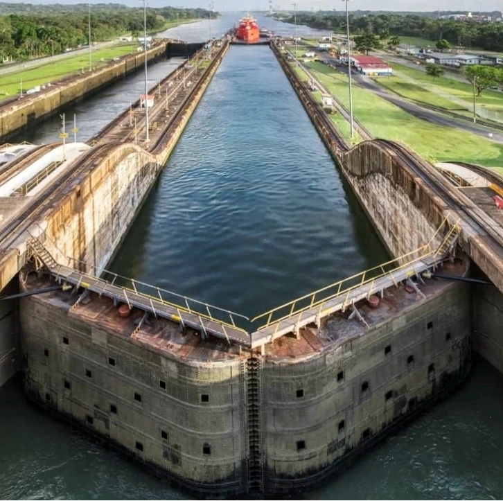 Minh họa hoạt động của âu tàu kênh đào Panama