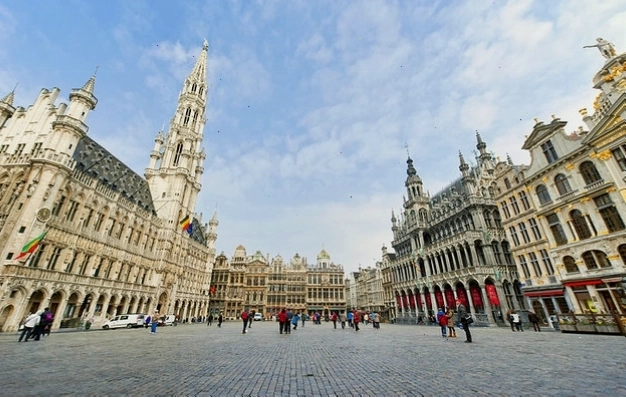 Quảng trường Grand Place Brussels về đêm