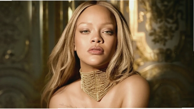 Rihanna, nữ ca sĩ nổi tiếng sinh tháng 3