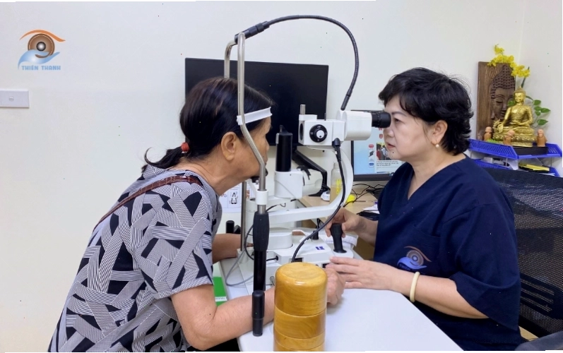 Thăm khám với bác sĩ nhãn khoa hoặc thần kinh khi bị giật mắt liên tục