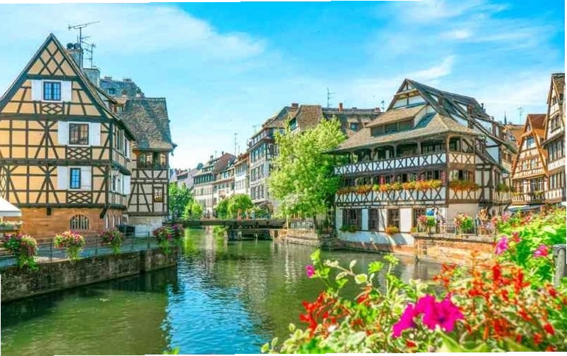 Tháp Eiffel Paris Pháp biểu tượng lãng mạn của Châu Âu