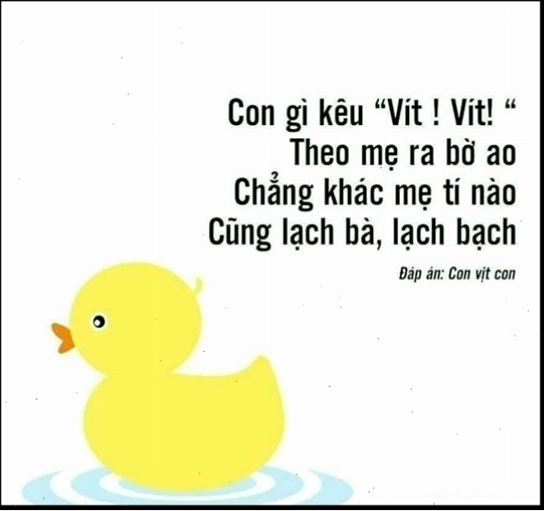 Trẻ 5 tuổi đang hào hứng tham gia giải câu đố cùng ba mẹ