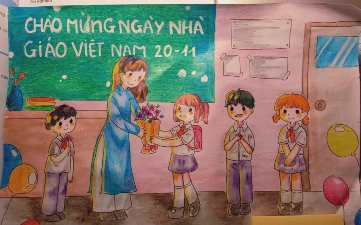 Tri ân cô giáo trong lớp học qua tranh vẽ Chibi