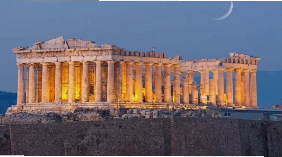 Tượng thần Athena trong một bảo tàng tại Athens