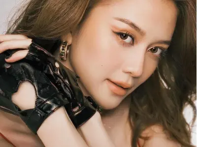 Từng khung hình của Thiều Bảo Trang đều đầy cuốn hút khó rời