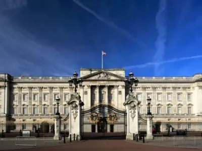 Khám phá Buckingham Palace điểm đến biểu tượng tại London