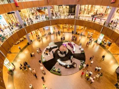 Các trung tâm thương mại Châu Á hiện đại thu hút du khách