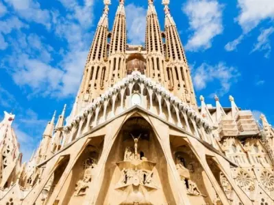Hành trình tham quan Sagrada Familia điểm đến hấp dẫn