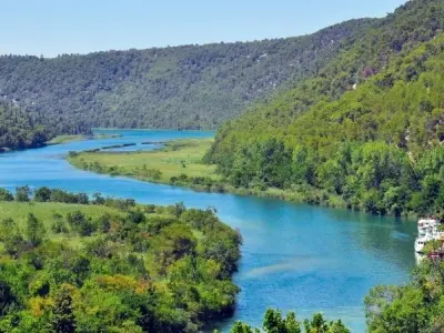 Hành trình khám phá vẻ đẹp và giá trị của sông ngòi Châu Á